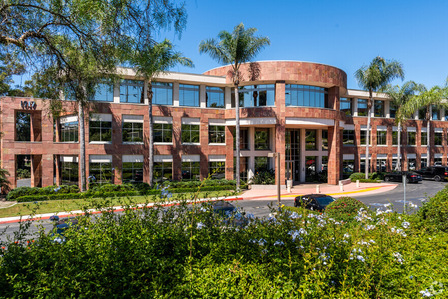 1917 Palomar Oaks Way, Carlsbad, CA à vendre - Photo de l’immeuble – Image 2 sur 21