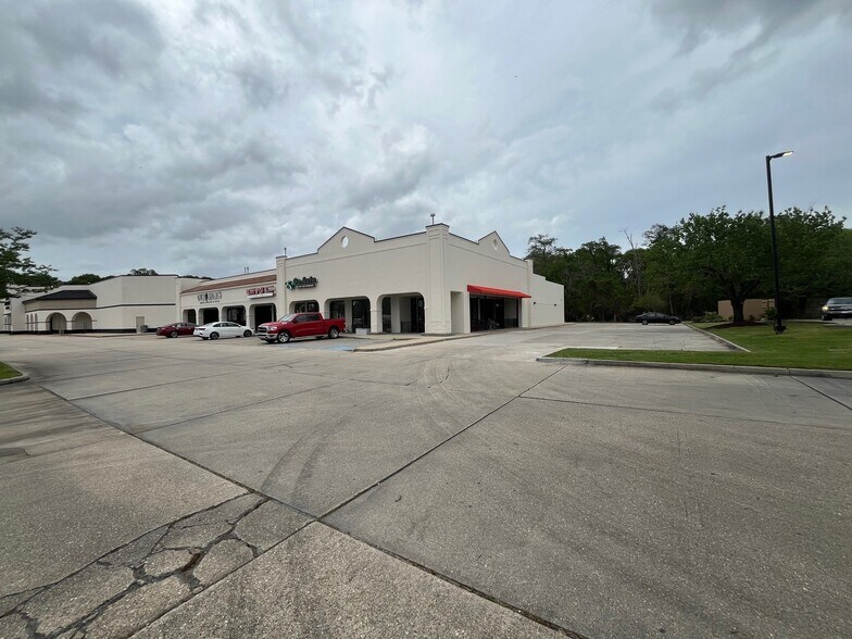 220-250 W Lee Drive, Baton Rouge, LA à louer - Photo de l’immeuble – Image 3 sur 4