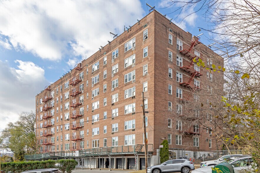 2711 Independence Ave, Bronx, NY à vendre - Photo principale – Image 1 sur 6