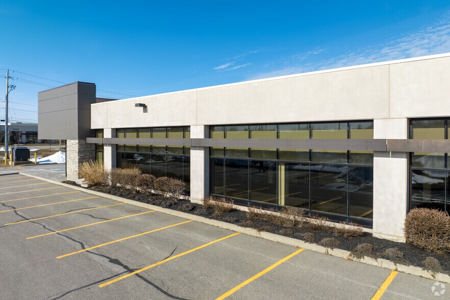 3450 Superior Ct, Oakville, ON à louer - Photo de l’immeuble – Image 3 sur 6