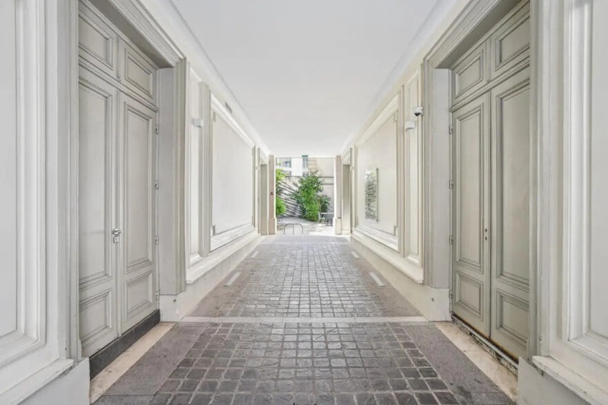 55 Rue De Châteaudun, Paris à louer - Photo de l’immeuble – Image 3 sur 19