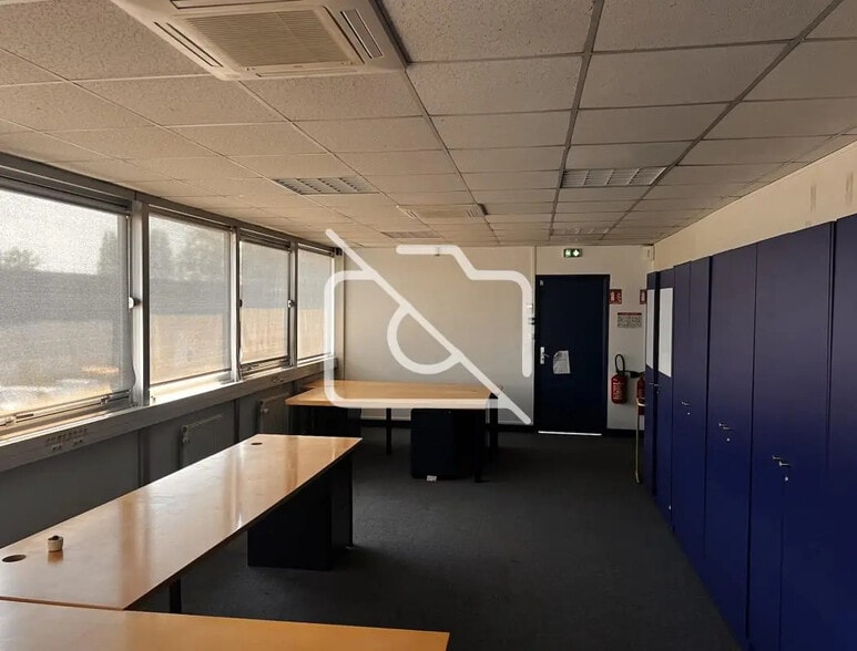 Industriel/Logistique dans Antony à louer - Photo de l’immeuble – Image 3 sur 3