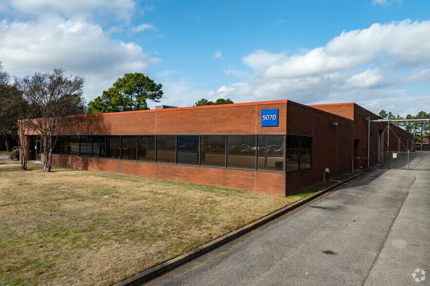 5070 E Raines Rd, Memphis, TN à vendre - Photo principale – Image 1 sur 9