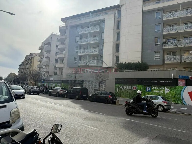 Local commercial dans Nice à louer - Photo de l’immeuble – Image 3 sur 12