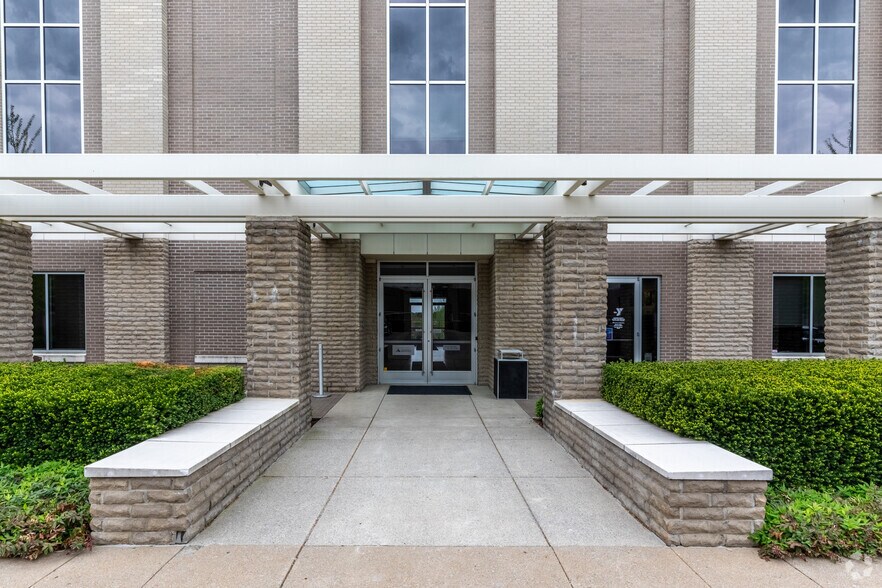 100 Bluegrass Commons Blvd, Hendersonville, TN à louer - Photo de l’immeuble – Image 3 sur 12