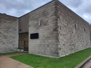 875 Foster Av, Windsor, ON à louer Photo de l’immeuble– Image 2 sur 9