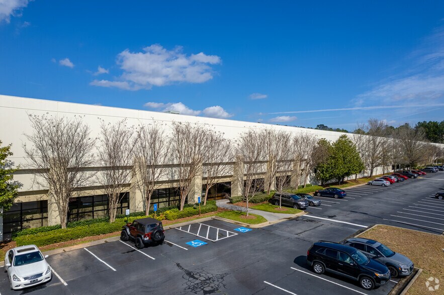 4175 Royal Dr, Kennesaw, GA à louer - Photo de l’immeuble – Image 1 sur 6