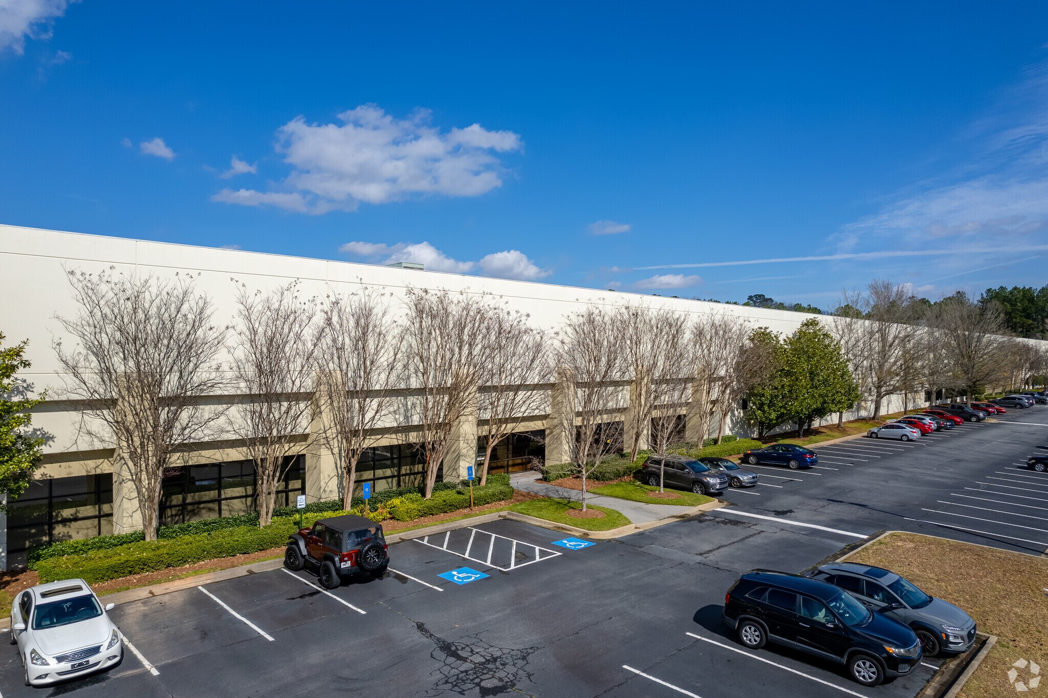 4175 Royal Dr, Kennesaw, GA à louer Photo de l’immeuble– Image 1 sur 7