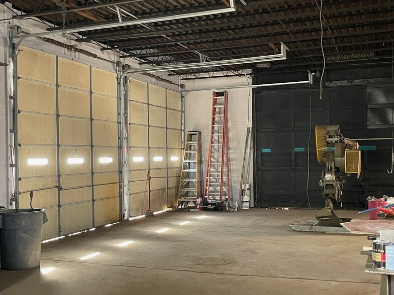 445 Niantic Ave, Cranston, RI à louer - Photo de l’immeuble – Image 2 sur 11