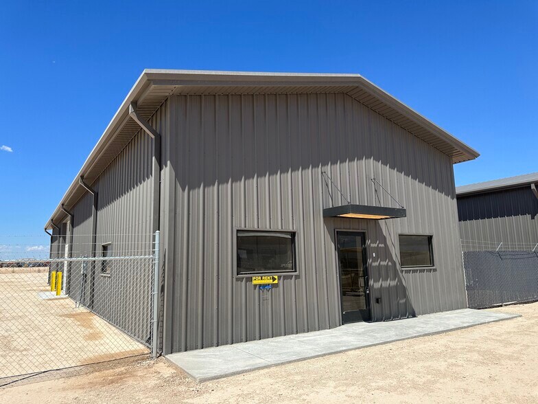 1608 S County Road 1101, Midland, TX à louer - Photo de l’immeuble – Image 1 sur 28
