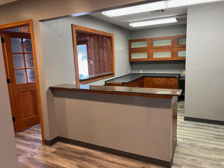 2160 Airline Dr, Bossier City, LA à louer - Photo de l’immeuble – Image 3 sur 12