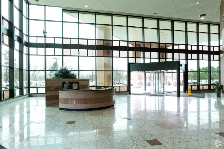 1000 Town Center, Southfield, MI à louer - Hall d’entrée – Image 2 sur 8