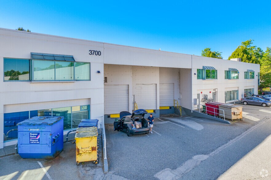 3700 N Fraser Way, Burnaby, BC à louer - Photo de l’immeuble – Image 3 sur 4