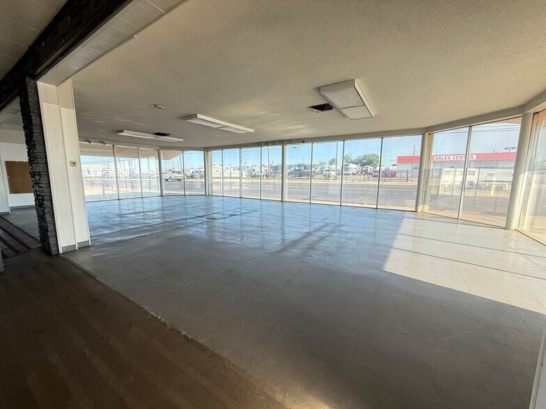 1510 E 2nd St, Odessa, TX à louer - Photo de l’immeuble – Image 3 sur 32