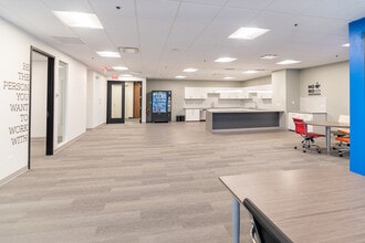 2800 S River Rd, Des Plaines, IL à louer Photo intérieure– Image 2 sur 12