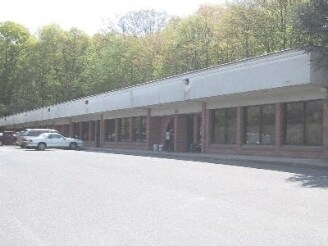 127 Scott Rd, Waterbury, CT à vendre - Photo de l’immeuble – Image 2 sur 3