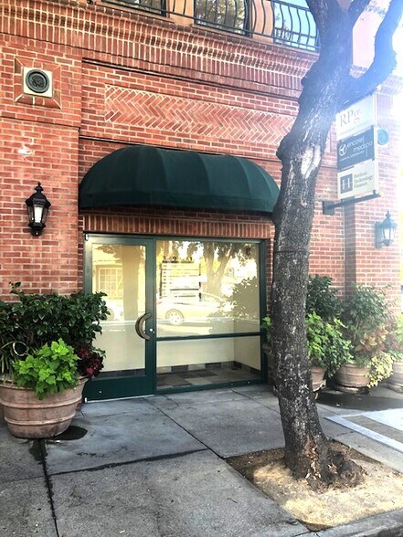 349 Main St, Pleasanton, CA à louer - Photo de l’immeuble – Image 2 sur 13