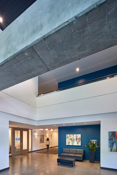 2825 Eastlake Ave E, Seattle, WA à louer - Hall d’entrée – Image 3 sur 10