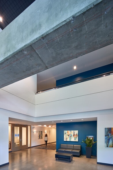 2825 Eastlake Ave E, Seattle, WA à louer - Hall d’entrée – Image 3 sur 13