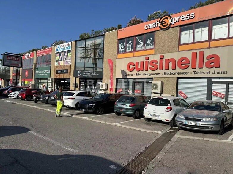 Local commercial dans Villeneuve-Loubet à louer - Photo de l’immeuble – Image 1 sur 5