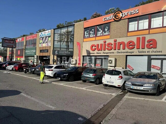 Plus de détails pour 7 Route National, Villeneuve-Loubet - Local commercial à louer