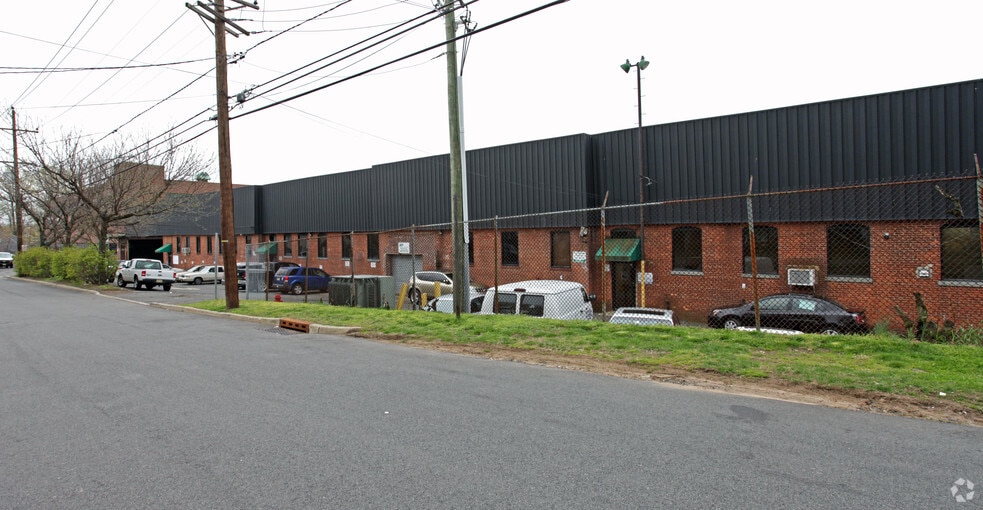 141 Lanza Ave, Garfield, NJ à louer - Photo de l’immeuble – Image 3 sur 8