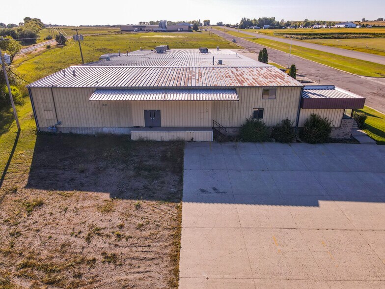 1025 4 Bottle Dr, Valley City, ND à louer - Photo de l’immeuble – Image 2 sur 38