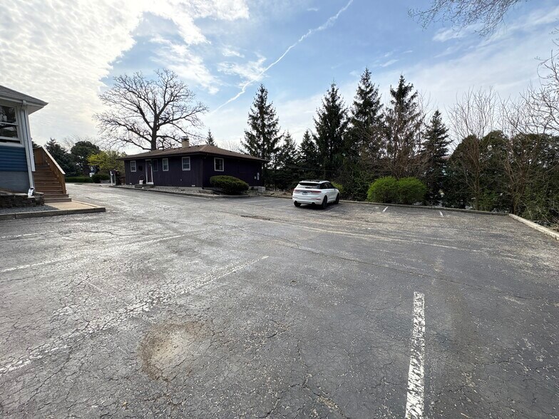 338 S County Farm Rd, Wheaton, IL à vendre - Photo de l’immeuble – Image 3 sur 3
