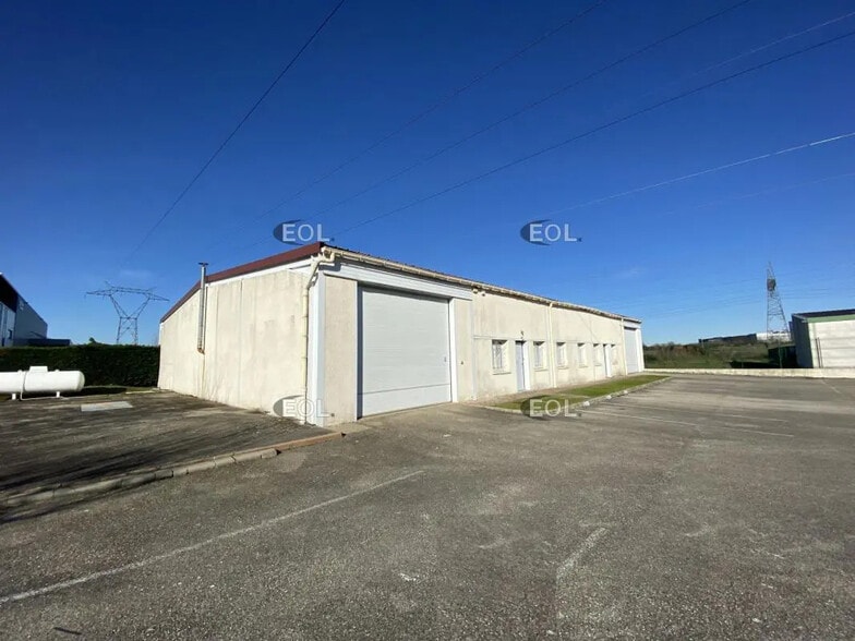 Local d’activités dans Jonage à louer - Photo de l’immeuble – Image 2 sur 7