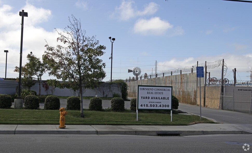 3680 Depot Rd, Hayward, CA à louer - Photo de l’immeuble – Image 2 sur 2