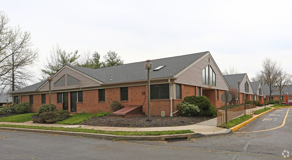 360 Middletown Blvd, Langhorne, PA à louer - Photo principale – Image 1 sur 30