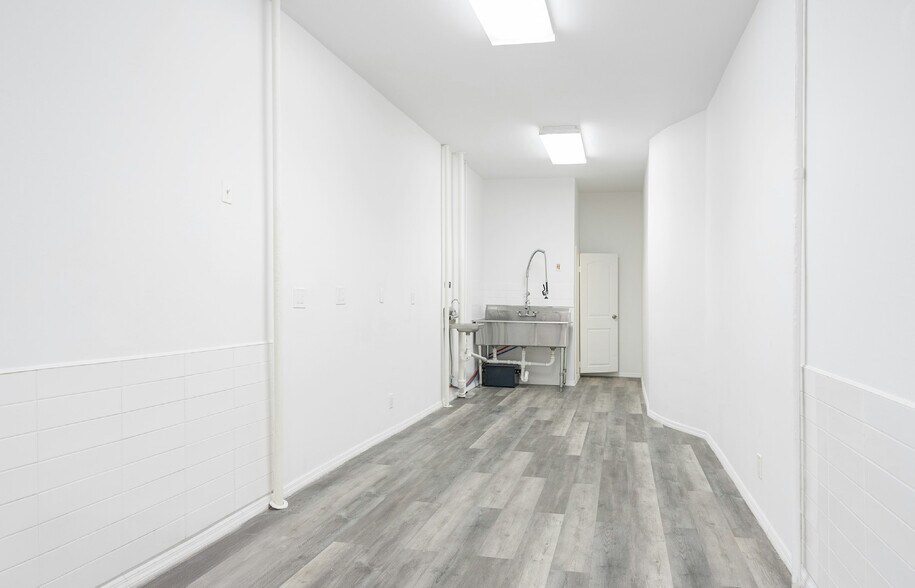 390 Metropolitan Ave, Brooklyn, NY à louer - Photo de l’immeuble – Image 3 sur 20