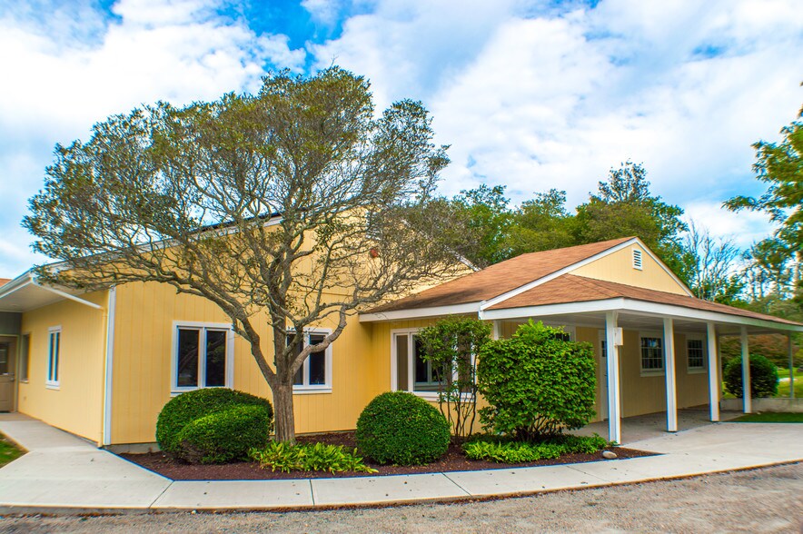 999 Main Rd, Westport, MA à louer - Photo principale – Image 1 sur 2