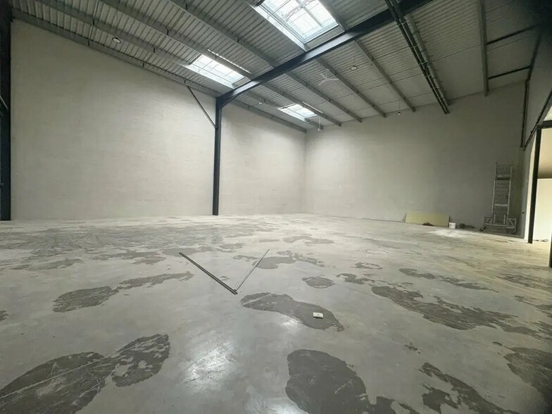 Local d’activités dans La Queue-en-Brie à louer - Photo intérieure – Image 2 sur 9