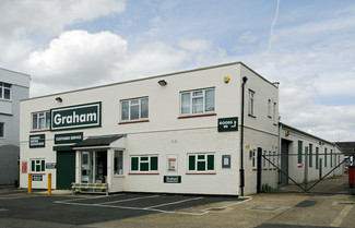 Plus de détails pour Lyon Rd, Walton On Thames - Industriel/Logistique à louer