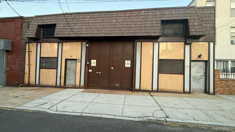 1424 118th St, College Point, NY à vendre - Photo principale – Image 1 sur 1