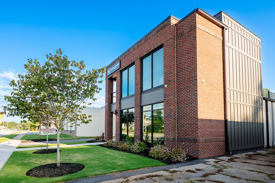810 Pendleton St, Greenville, SC à louer - Photo de l’immeuble – Image 3 sur 24
