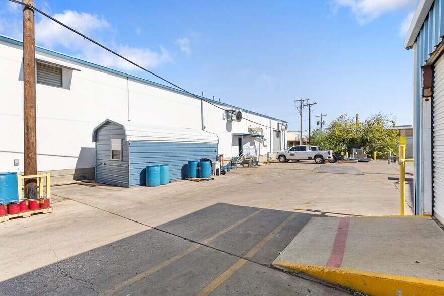 1120 Commercial Blvd N, Arlington, TX à vendre - Photo de l’immeuble – Image 3 sur 36