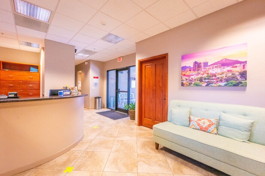 3075 N Swan Rd, Tucson, AZ à louer - Photo intérieure – Image 1 sur 15