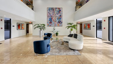 14750 Palmetto Frontage Rd, Miami Lakes, FL à louer Hall d’entrée– Image 2 sur 10