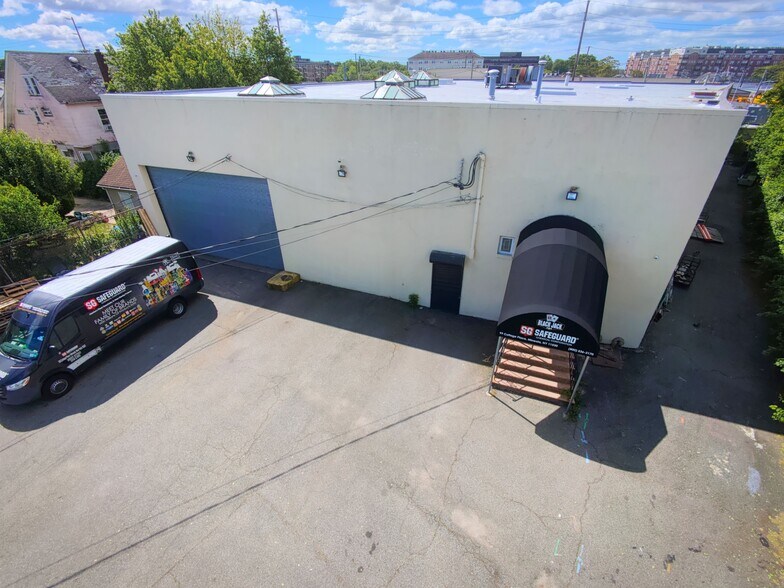 99 Cottage Pl, Mineola, NY à vendre - Photo de l’immeuble – Image 2 sur 5