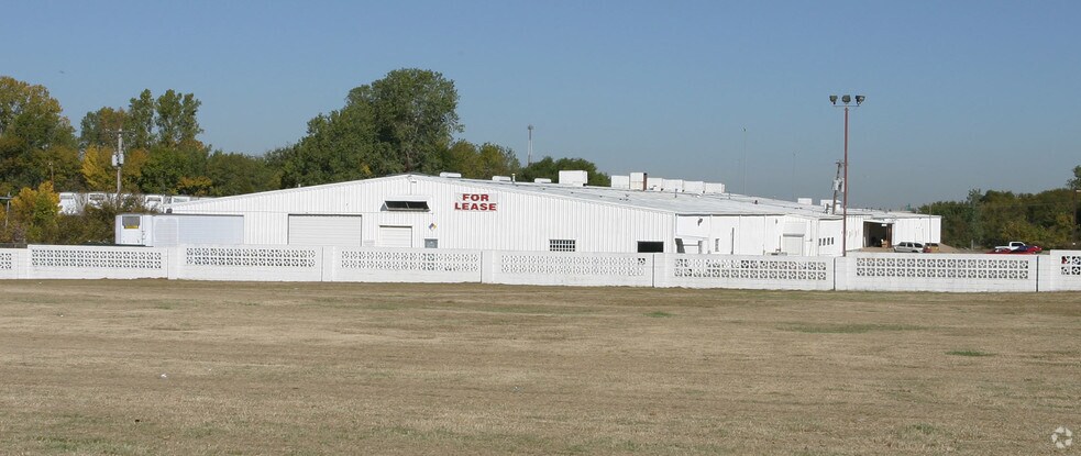 2929 E Apache St, Tulsa, OK à vendre - Photo principale – Image 1 sur 16