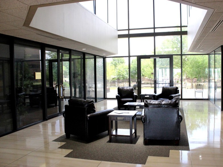 7645 E 63rd St, Tulsa, OK à louer - Photo intérieure – Image 3 sur 6