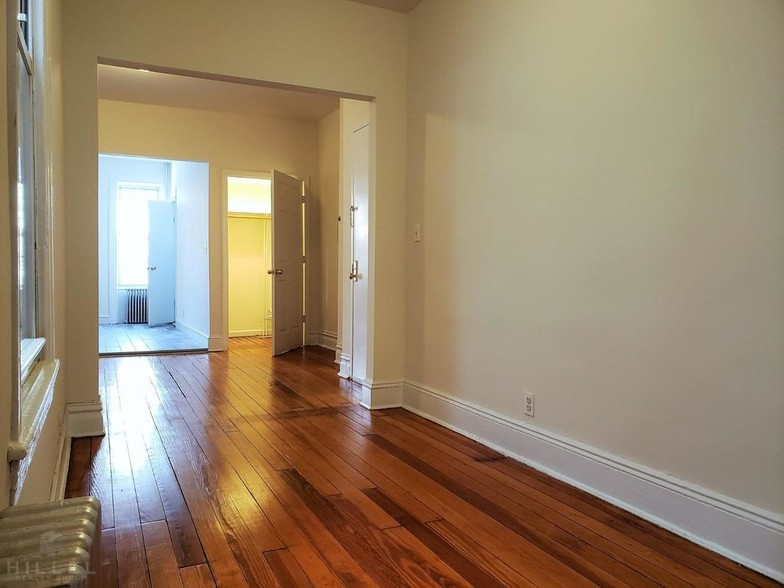 1854 Madison St, Ridgewood, NY à vendre - Photo intérieure – Image 3 sur 6