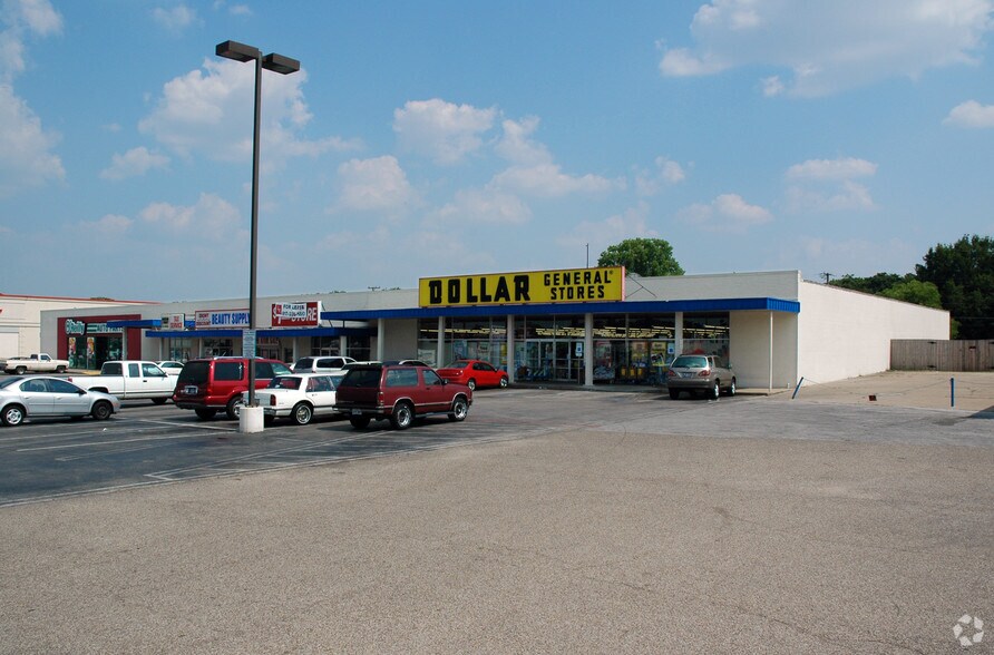 6532-6546 Meadowbrook Dr, Fort Worth, TX à louer - Photo de l’immeuble – Image 3 sur 3