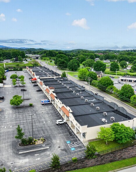 100 Linden Square Dr, Bristol, VA à vendre - Photo de l’immeuble – Image 2 sur 16