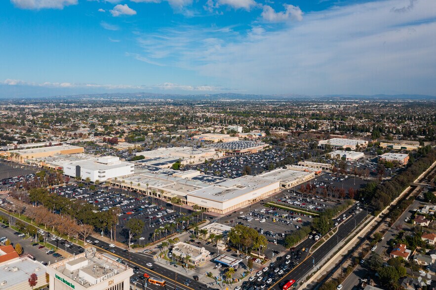5233 Clark Ave, Lakewood, CA à vendre - Aérien – Image 3 sur 4