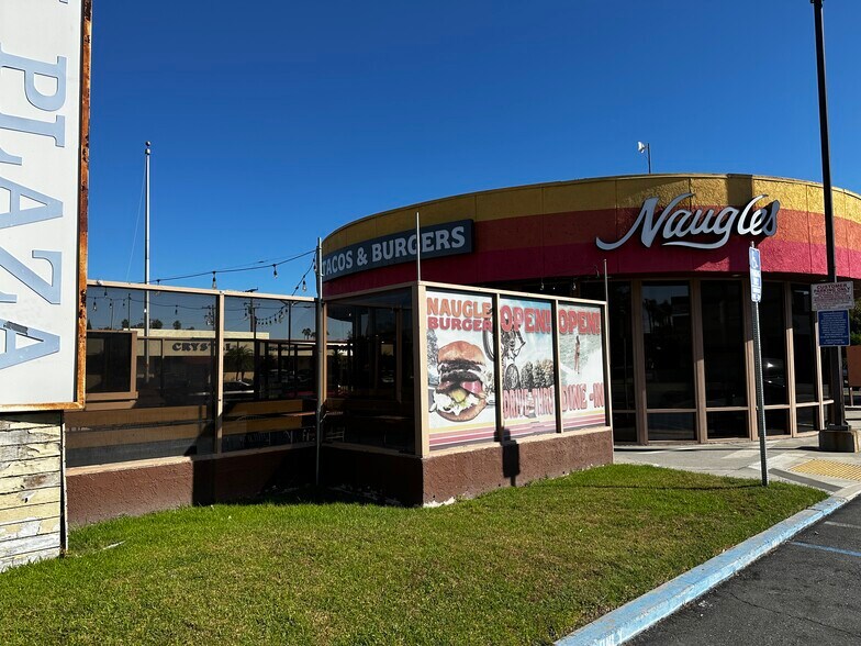 12120 Beach Blvd, Stanton, CA à louer - Photo de l’immeuble – Image 2 sur 26