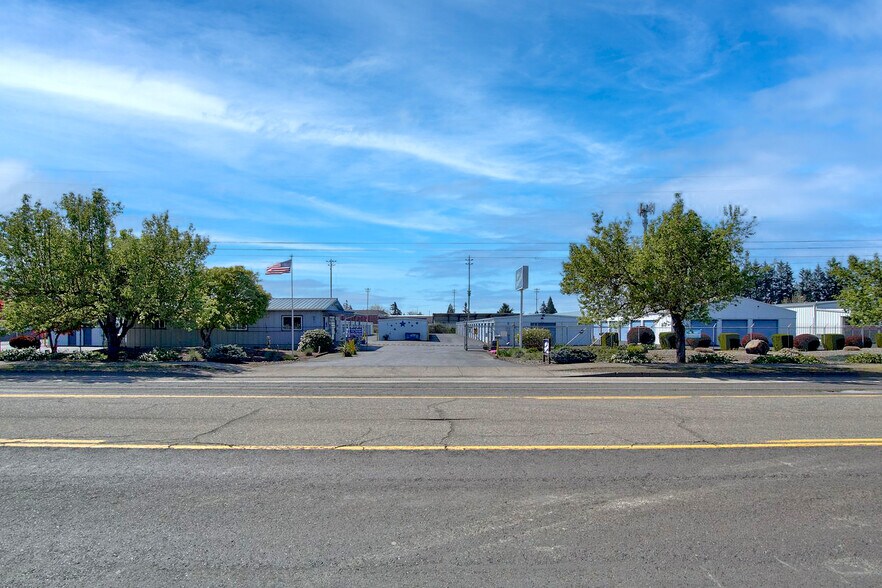 931 N 1st St, Silverton, OR à vendre - Photo de l’immeuble – Image 3 sur 11