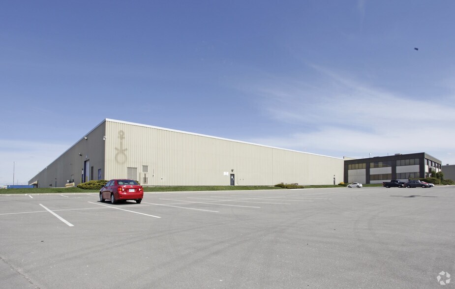 100 Alfred Kuehne Blvd, Brampton, ON à louer - Photo de l’immeuble – Image 2 sur 2